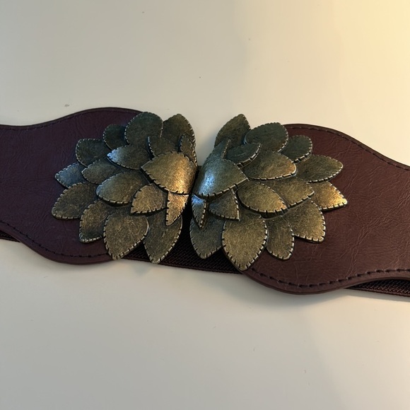 Brown Elastic belt with gold flower key lock closure